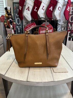 Classic Burberry Salisbury Tote Bag in Camel. Good condition!